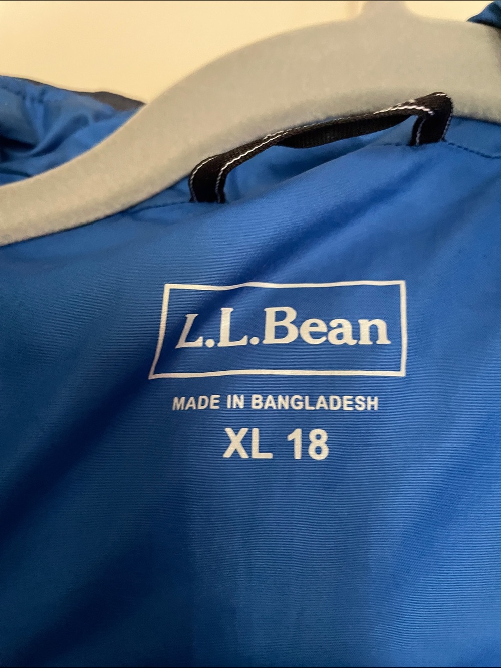 3 in 1!!! L.L. Bean Kids Navy Shell Jacket with Bright Blue Lining. - Picture 2 of 7
